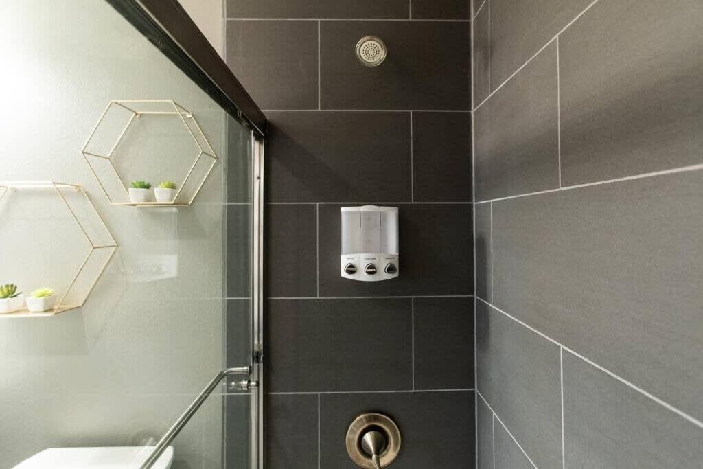 Healthcare-Professionals-King-Freeparking-Wifi-Pet Apartment San Diego Exterior photo